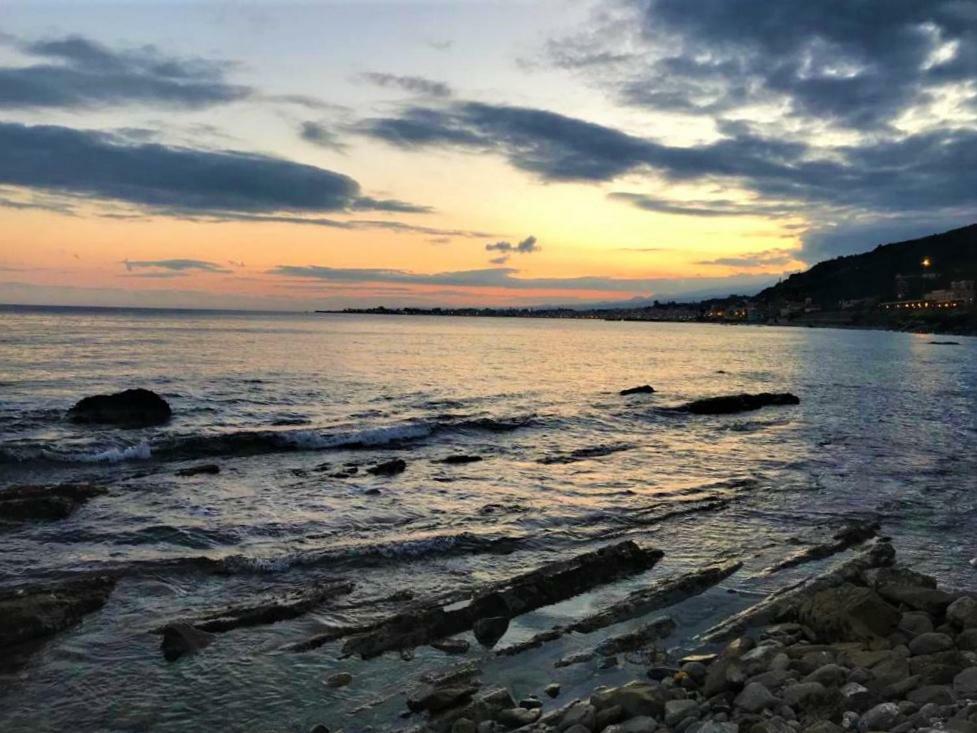 Apartamento La Baia Dei Delfini Taormina Exterior foto