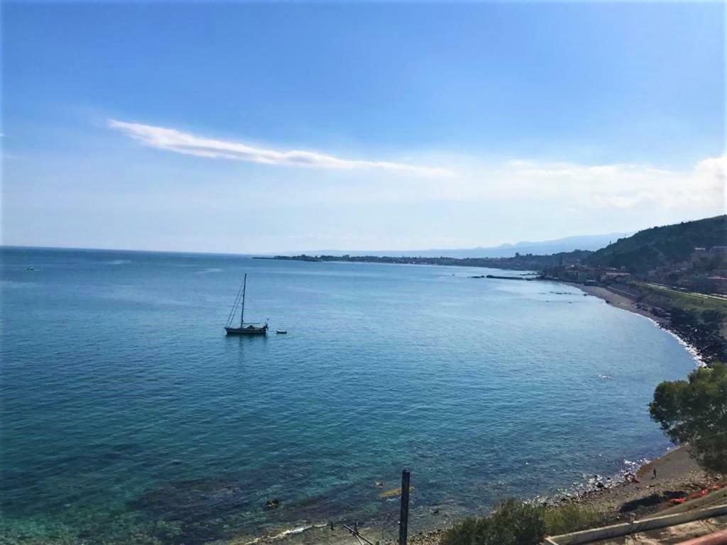 Apartamento La Baia Dei Delfini Taormina Exterior foto